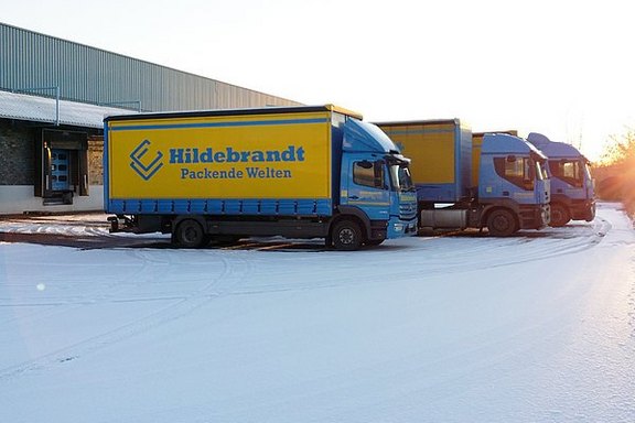 Der Auslieferverkehr erfolgt mit drei niederlassungseigenen Lkw Der Auslieferverkehr erfolgt mit drei niederlassungseigenen Lkw