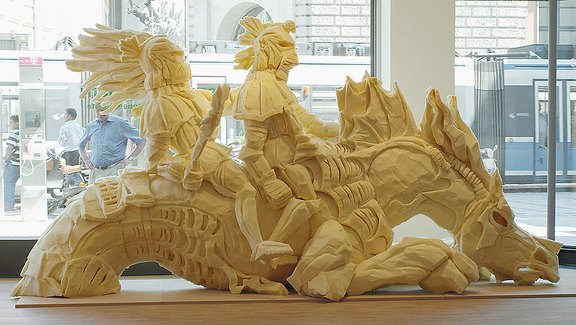Apokalyptische Reiter (2008) aus Schaumstoff, 290 x 450 x 130 cm, Ausstellungsansicht aus der Galerie Terminus in München © Klaus Reiter Apokalyptische Reiter (2008) aus Schaumstoff, 290 x 450 x 130 cm, Ausstellungsansicht aus der Galerie Terminus in München © Klaus Reiter