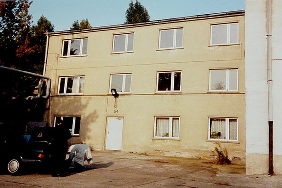 Niederlassung in Berlin-Adlershof (1993 bis 1995) Niederlassung in Berlin-Adlershof (1993 bis 1995)