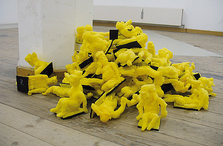 Englischer Garten (2008) aus Putzschwämmen, 38 x 70 x 60 cm, Ausstellungsansicht aus dem Kunstverein Fürstenfeldbruck © Ulla Reiter Englischer Garten (2008) aus Putzschwämmen, 38 x 70 x 60 cm, Ausstellungsansicht aus dem Kunstverein Fürstenfeldbruck © Ulla Reiter